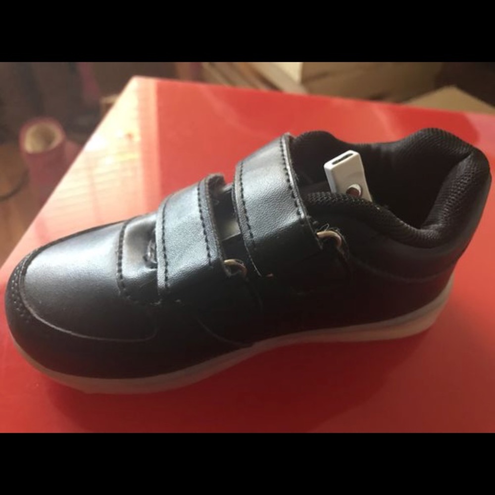 Light up kids shoes